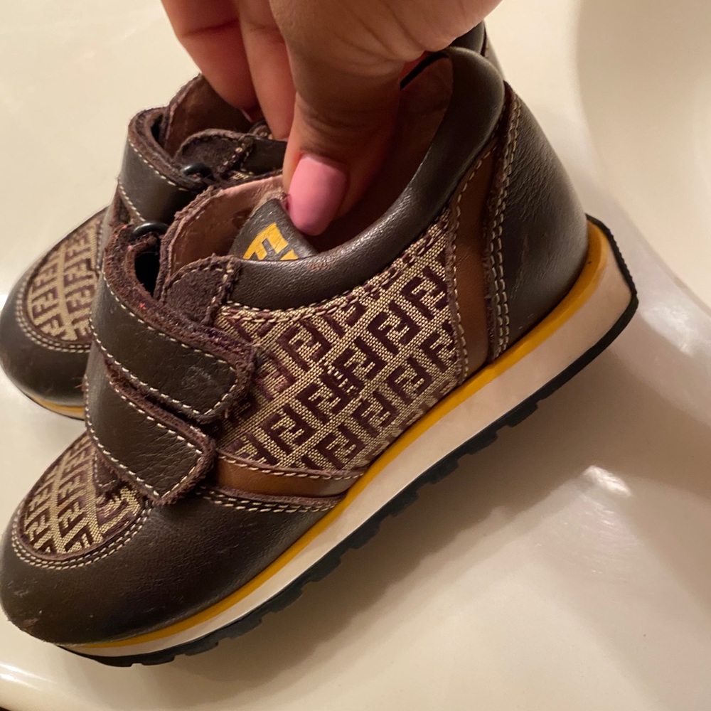 Kids fendi trainers size 25